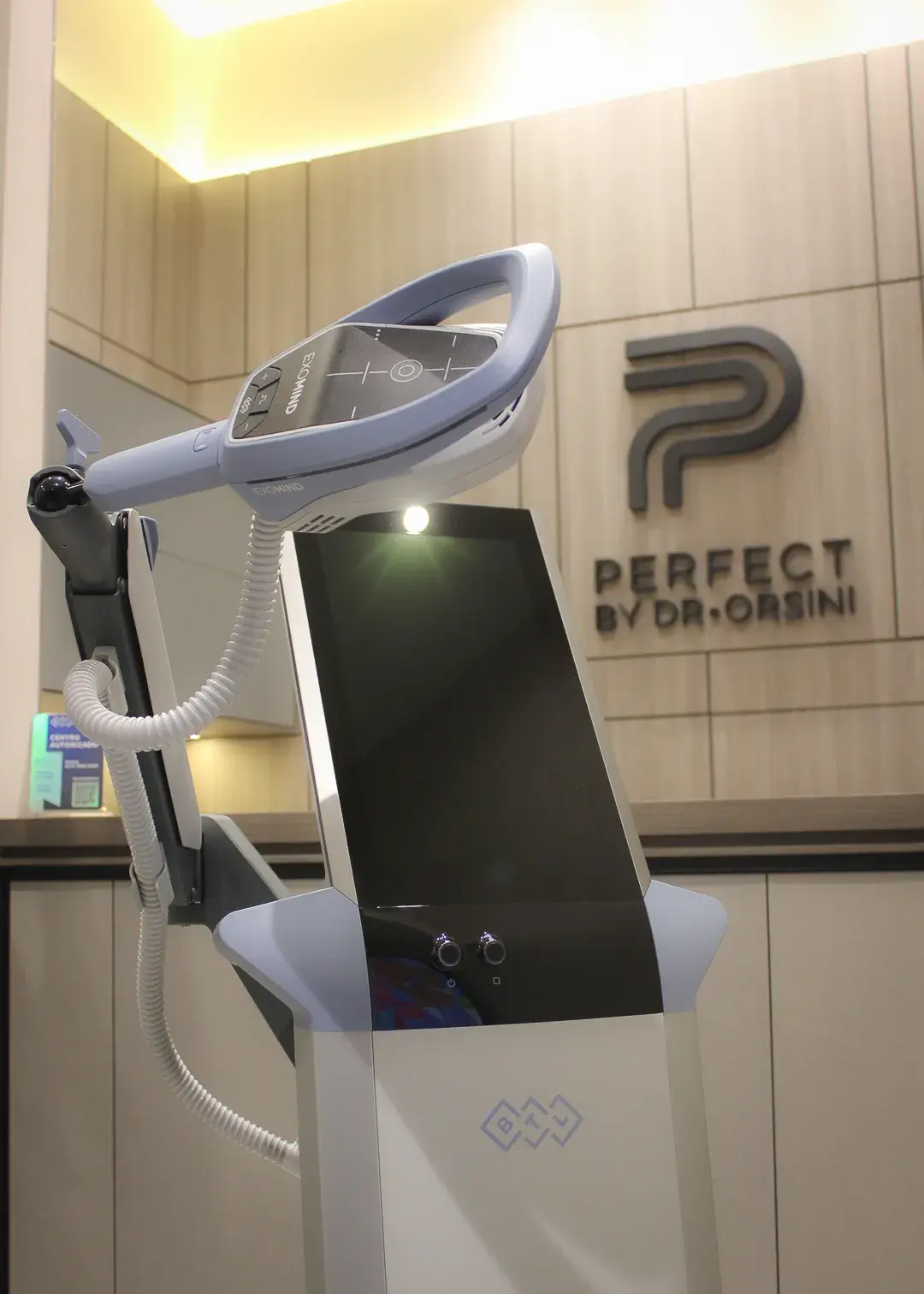 Equipo Exomind en la recepción de la clínica de Caracas