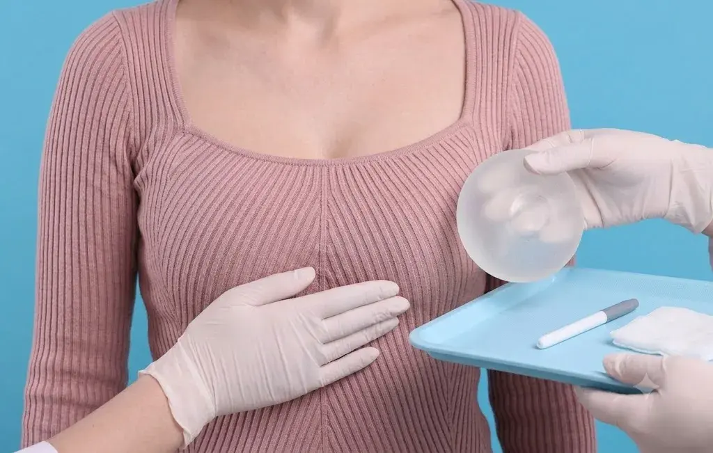 Aumento mamario con implantes — Perfect by Dr. Orsini, Caracas