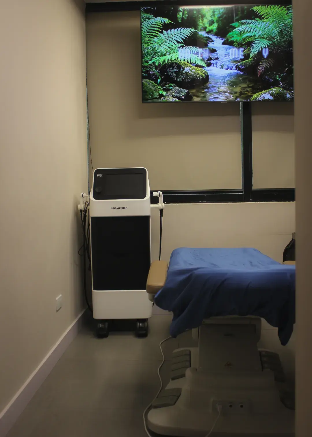 Equipo Hebe de bioestimulación celular en una sala de tratamiento