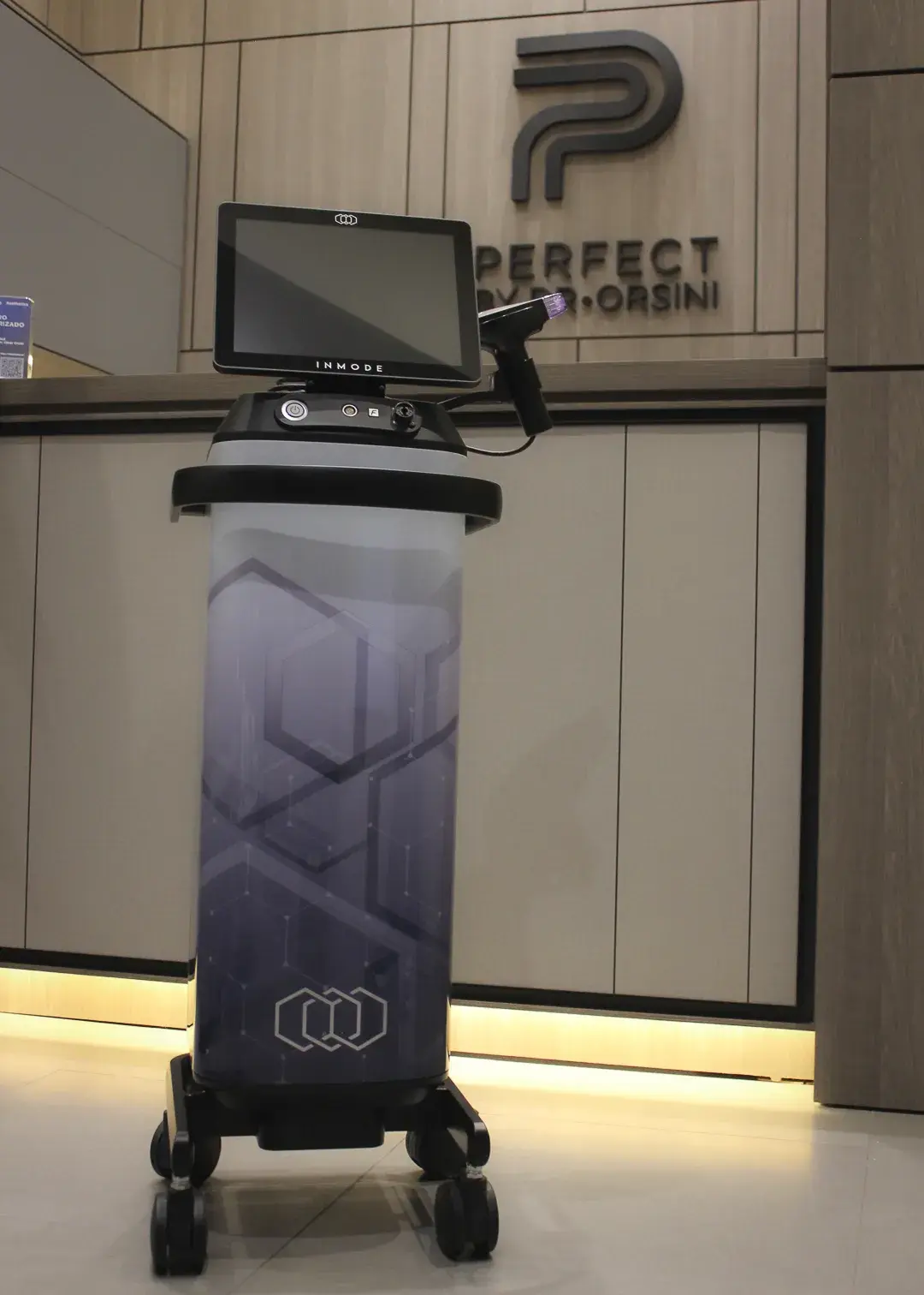 Plataforma de radiofrecuencia InMode en la sede de Perfect by Dr. Orsini